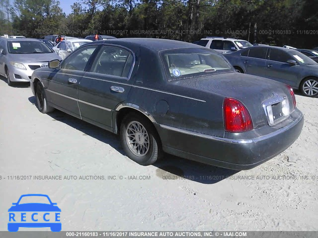 1998 Lincoln Town Car SIGNATURE 1LNFM82W8WY702538 image 2
