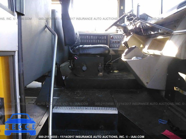 2005 FREIGHTLINER CHASSIS FS65 4UZAAWCT85CN10950 image 4