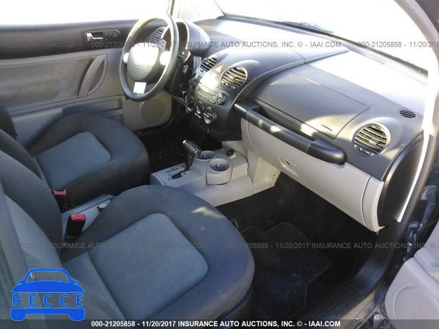 2005 VOLKSWAGEN NEW BEETLE GL 3VWBK31C55M416852 image 4