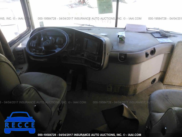 1999 FREIGHTLINER CHASSIS X LINE MOTOR HOME 4UZ6XFBC1XCG00338 image 4