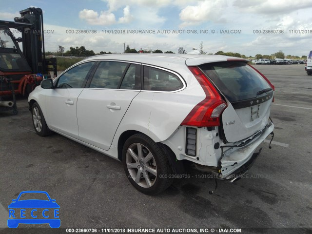 2017 VOLVO V60 T5/PREMIER YV140MEK8H1371281 Bild 2