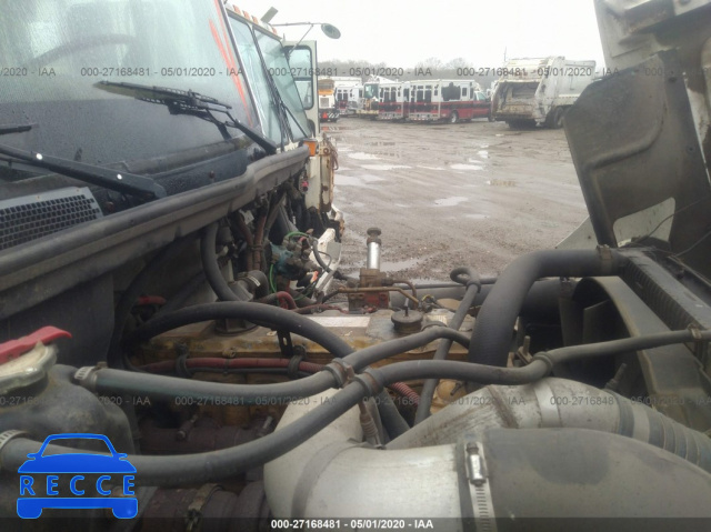 2001 FREIGHTLINER FL70 1FVABTAK91HH81661 Bild 9