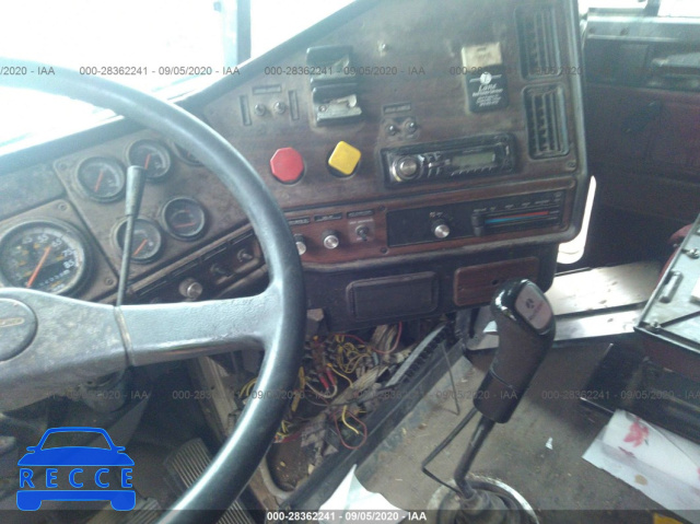 1997 FREIGHTLINER FLD FLD120 2FUYDCYB2VA835732 image 4