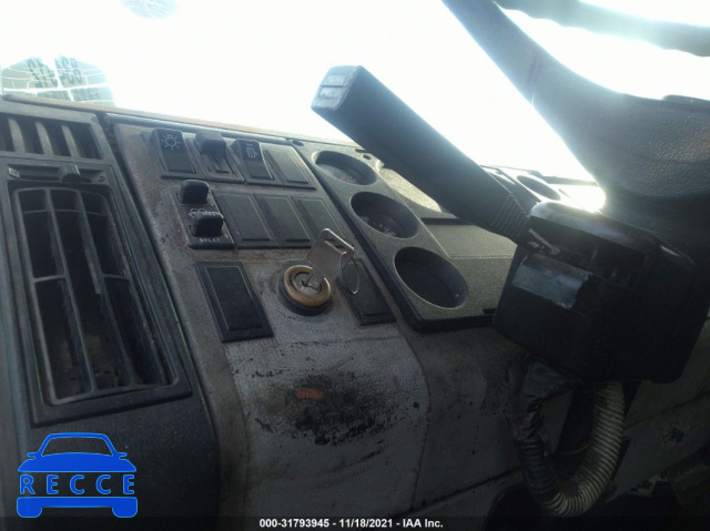 1999 FREIGHTLINER MEDIUM CONVENTIONAL FL70 1FV6HFAA9XHB08584 image 10