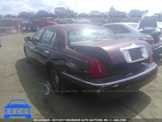 2001 Lincoln Town Car SIGNATURE 1LNHM82W91Y733525 Bild 2