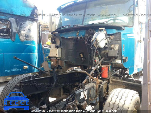 2005 MACK CV713 CV700 1M2AG11C85M023441 Bild 1