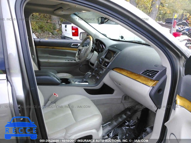 2012 Lincoln MKT 2LMHJ5AT0CBL53783 image 4