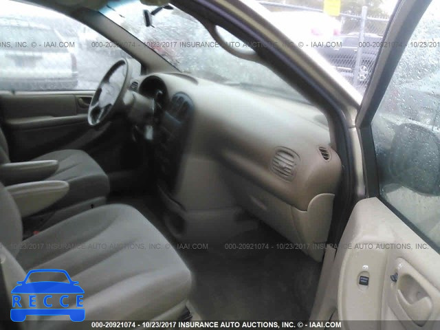 2002 Chrysler Voyager LX 1C4GJ45302B568584 image 4