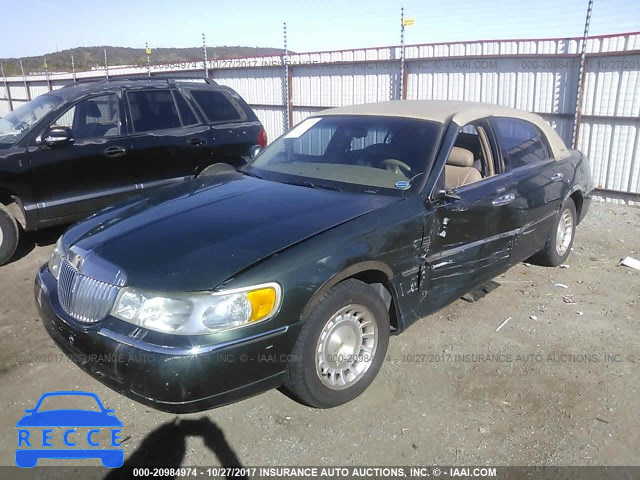 2001 Lincoln Town Car EXECUTIVE 1LNHM81W21Y654070 image 1