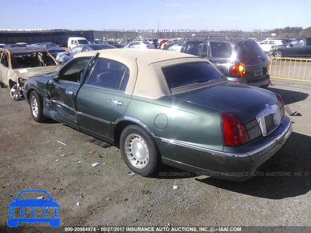 2001 Lincoln Town Car EXECUTIVE 1LNHM81W21Y654070 image 2