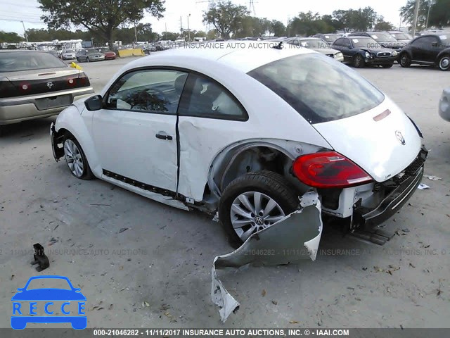 2015 Volkswagen Beetle 1.8T 3VWF17AT6FM639818 Bild 2