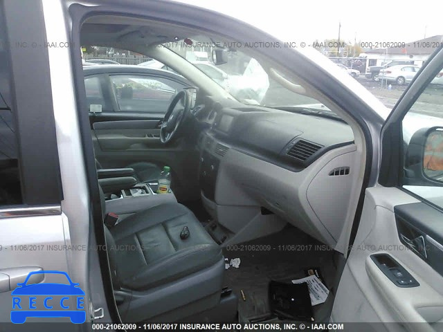 2011 Volkswagen Routan SEL 2V4RW5DG6BR698607 image 3