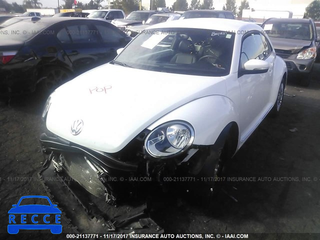 2015 Volkswagen Beetle 1.8T 3VWJ17AT8FM616700 Bild 1