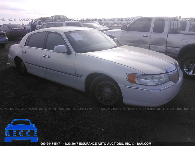 1999 Lincoln Town Car SIGNATURE 1LNHM82W7XY663242 image 0