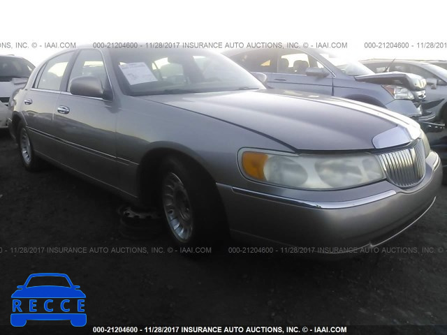 2001 Lincoln Town Car EXECUTIVE 1LNHM81W01Y658800 зображення 0