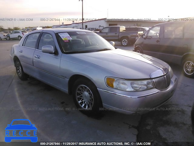 2000 Lincoln Town Car SIGNATURE 1LNHM82W2YY837834 image 0