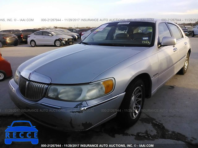 2000 Lincoln Town Car SIGNATURE 1LNHM82W2YY837834 Bild 1