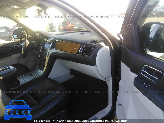2010 Cadillac Escalade ESV PLATINUM 1GYUKKEF0AR241178 image 4