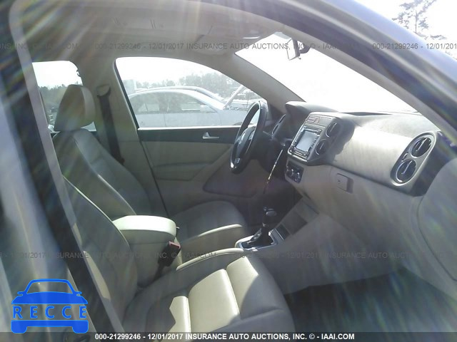 2010 Volkswagen Tiguan S/SE/SEL WVGAV7AX8AW001739 image 4