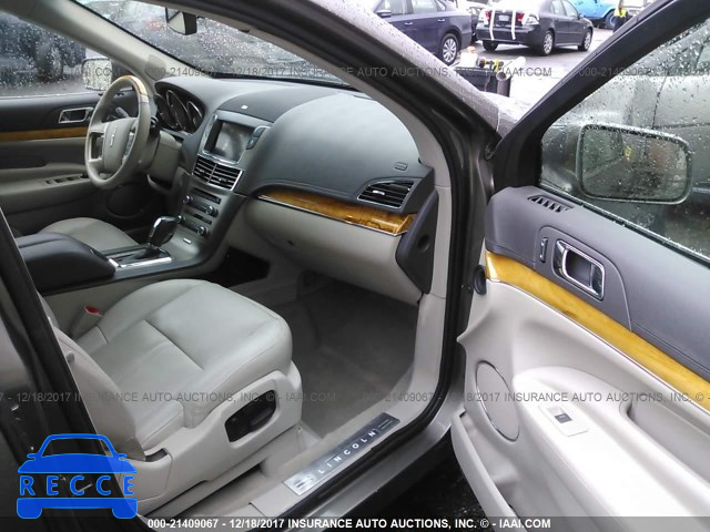 2012 Lincoln MKT 2LMHJ5AT3CBL51669 image 4