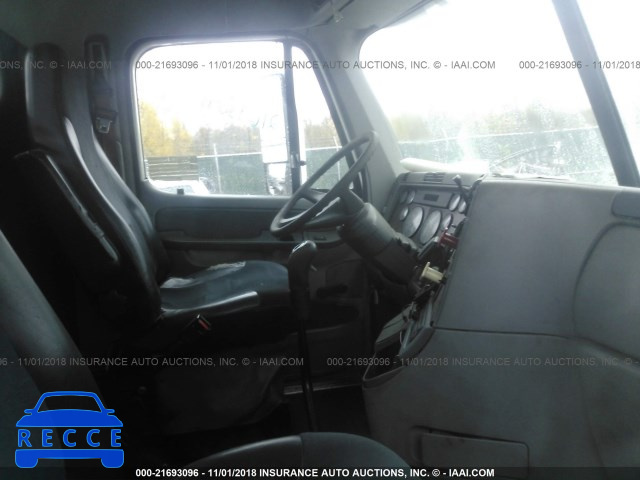 2002 FREIGHTLINER ST120 1FUJBBA842PJ88250 image 4