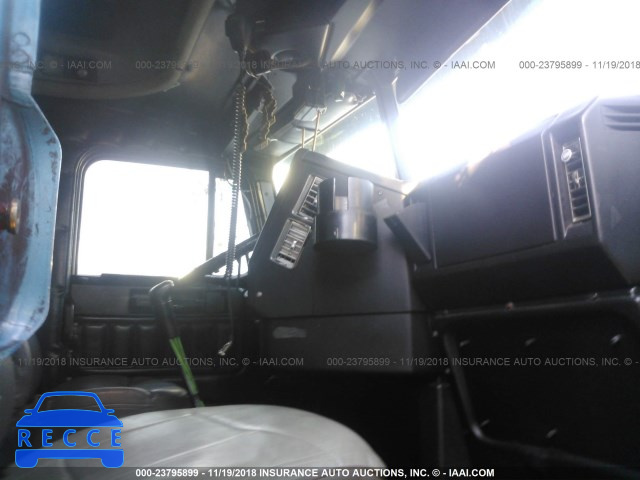 1998 FREIGHTLINER FLD FLD120 1FUYDXYB4WL944468 image 4