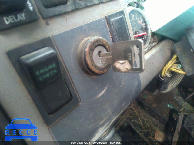 2000 FREIGHTLINER FL70 FL70 1FV6HFBA6YHF04150 image 10