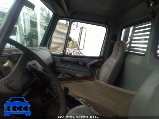 2000 FREIGHTLINER FL70 FL70 1FV6HFBA6YHF04150 image 4