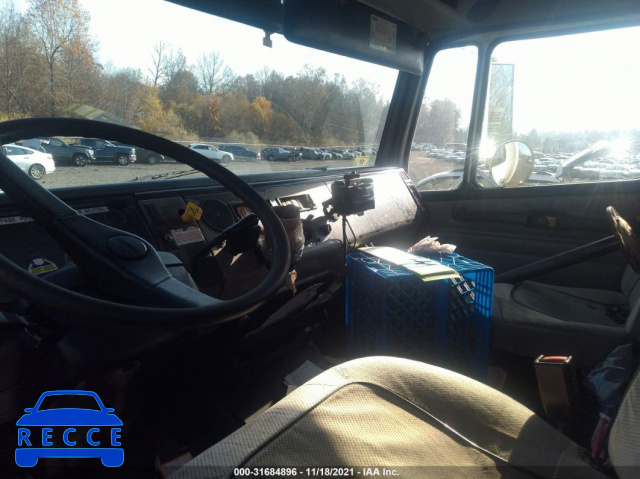 2001 FREIGHTLINER MEDIUM CONVENTIONAL FL70 1FVABTBV21HH57825 image 4