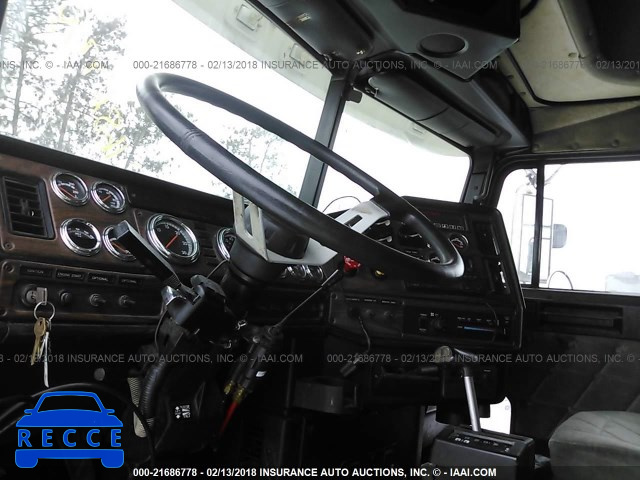1999 FREIGHTLINER CONVENTIONAL FLD120 1FUYDDYB1XPA83407 image 4