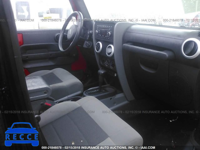 2008 JEEP WRANGLER UNLIMITE SAHARA 1J4GA59188L636870 image 4