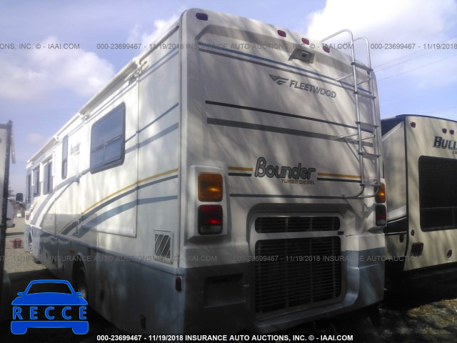 2005 FREIGHTLINER CHASSIS X LINE MOTOR HOME 4UZAAHDC85CU83114 Bild 2