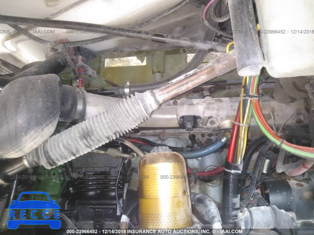2002 FREIGHTLINER ST120 ST120 1FUJBBCGX2LJ08428 image 9