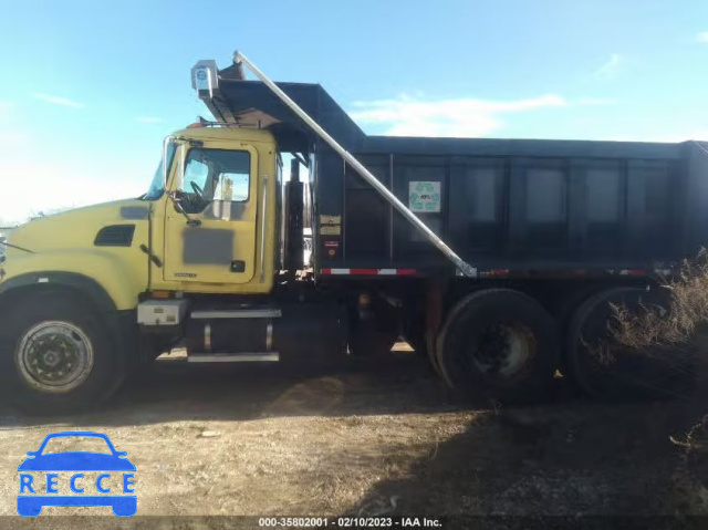 2003 MACK 700 CV700 1M2AG11C23M007216 image 2