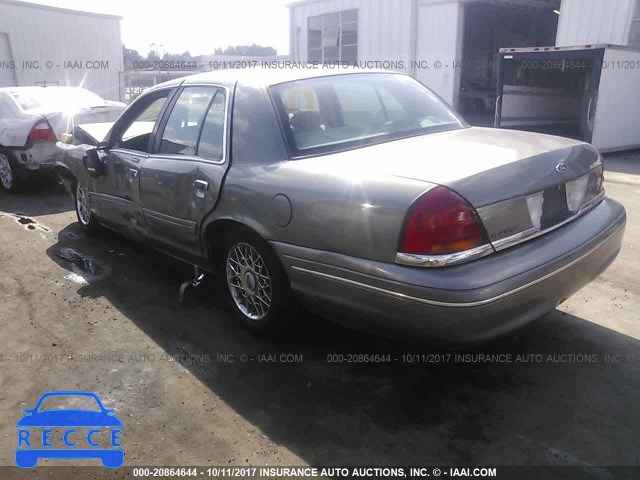 2002 FORD CROWN VICTORIA 2FAFP73W82X109945 image 2