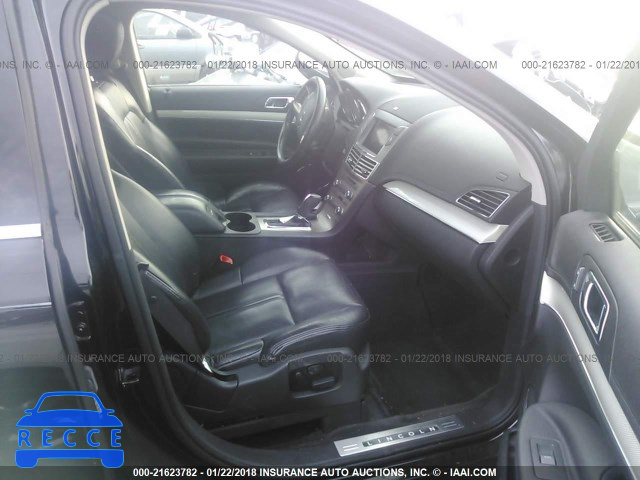 2011 LINCOLN MKT 2LMHJ5ATXBBJ52486 image 4