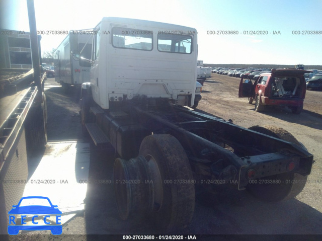 2000 FREIGHTLINER FL80 1FUWJJCB2YHB85283 image 2