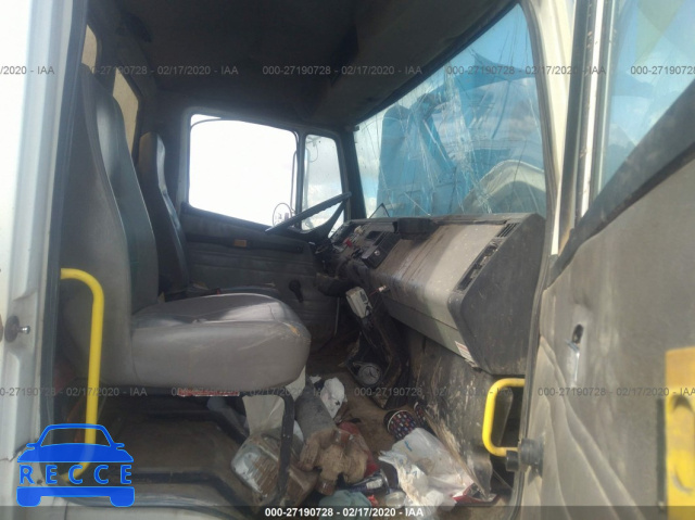 2004 FREIGHTLINER FL70 1FUBBTAK34DM34439 image 4