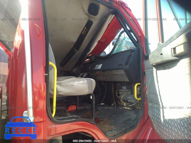 2001 FREIGHTLINER MEDIUM CONVENTIONAL FL70 1FV6HJBA91HH35570 image 4