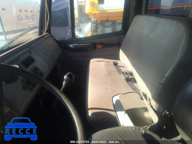 2001 FREIGHTLINER MEDIUM CONVENTIONAL FL60 1FVABPBW61HJ41607 image 4