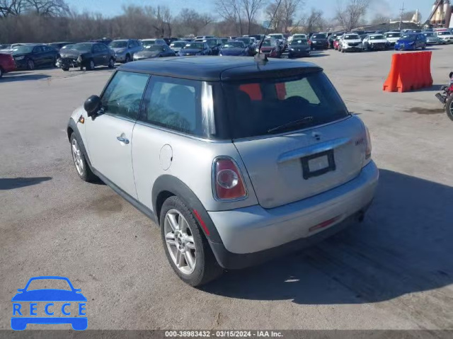 2011 MINI COOPER WMWSU3C55BTX96541 image 2