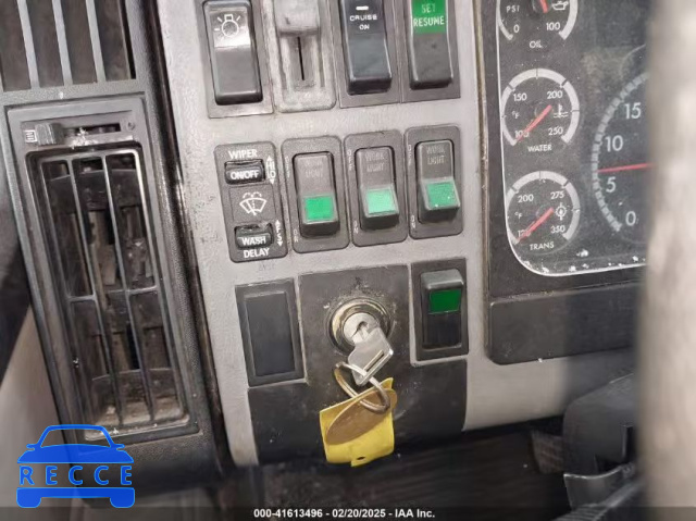 2001 FREIGHTLINER FL70 FL70 1FVABTAK91HF61047 image 9