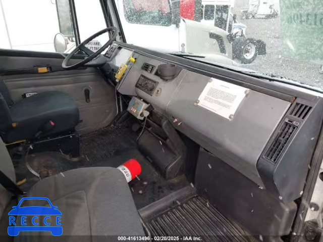 2001 FREIGHTLINER FL70 FL70 1FVABTAK91HF61047 image 5