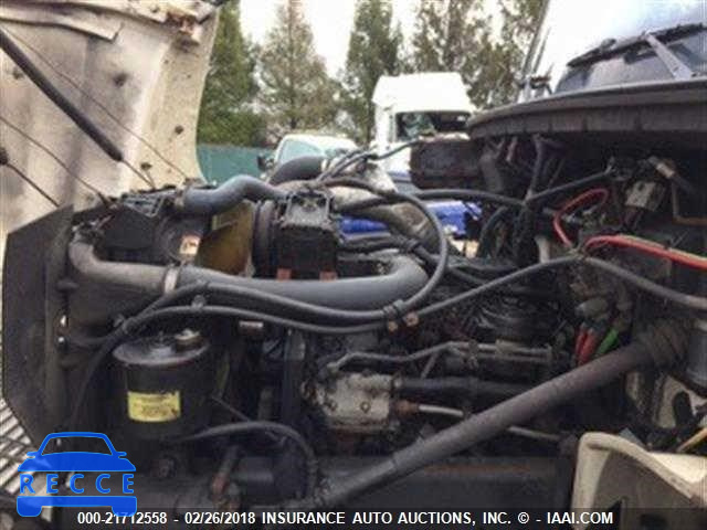 2000 FREIGHTLINER FL70 FL70 1FV6HFAA8YHF77876 image 8