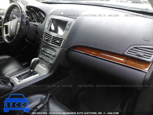 2011 LINCOLN MKT 2LMHJ5AR5BBJ52495 image 4