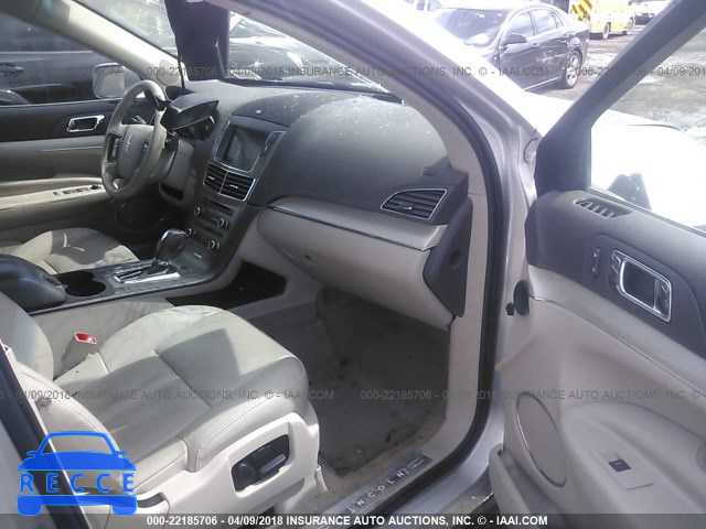 2012 LINCOLN MKT 2LMHJ5AT8CBL50632 image 4