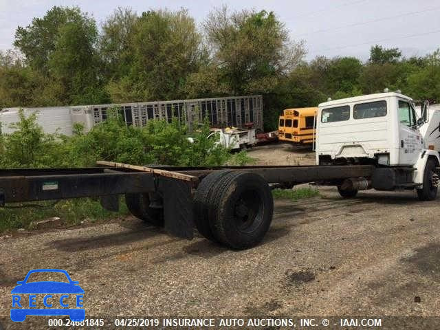 1999 FREIGHTLINER FL70 1FV6HFAC1XHA19030 image 3