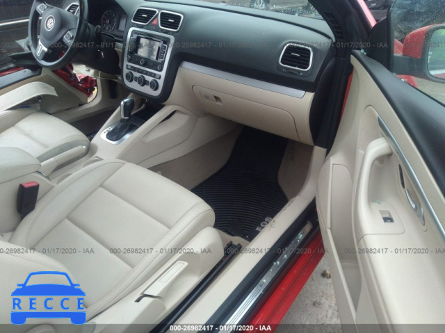 2015 VOLKSWAGEN EOS KOMFORT/SPORT WVWBW8AHXFV000951 image 4