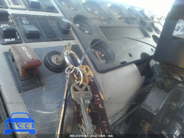 2000 FREIGHTLINER FL70 1FV6HJBA9YHG81925 image 9