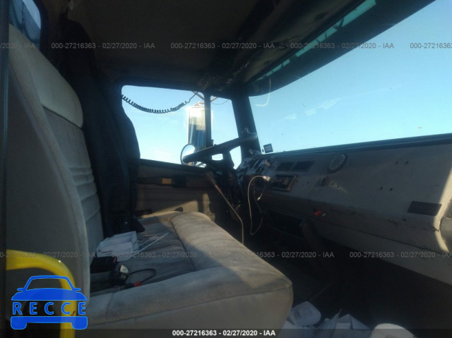 2000 FREIGHTLINER FL70 1FV6HJBA9YHG81925 image 3
